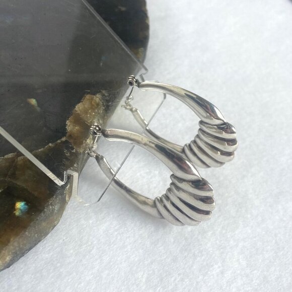 Sterling Silver 925 1.5" Hollow Scalloped Hinged Hoop Earrings - Picture 15 of 16